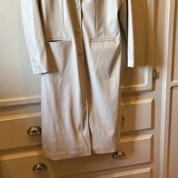 Bailey 44 Faux leather Beige / Cream Coat size LG. Only worn once. - Picture 2 of 11